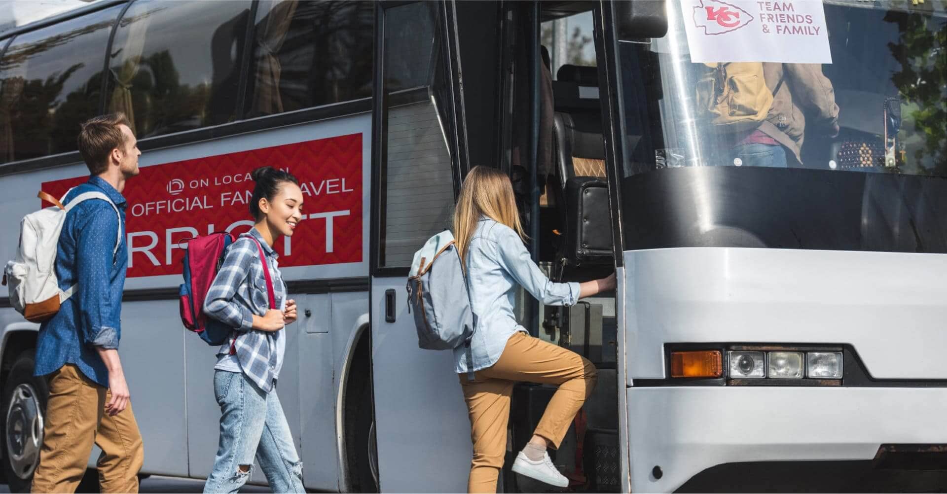 students getting into the bus